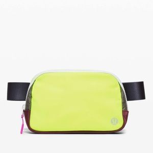Lululemon everywhere belt bag